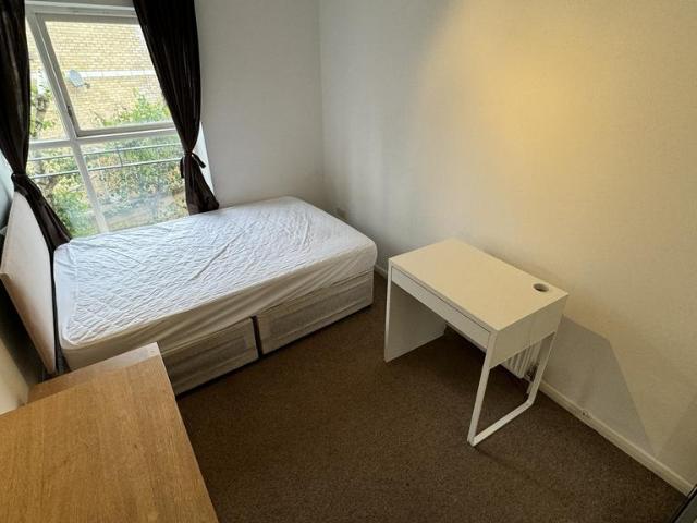 Room for rent in Silvertown, Greater London