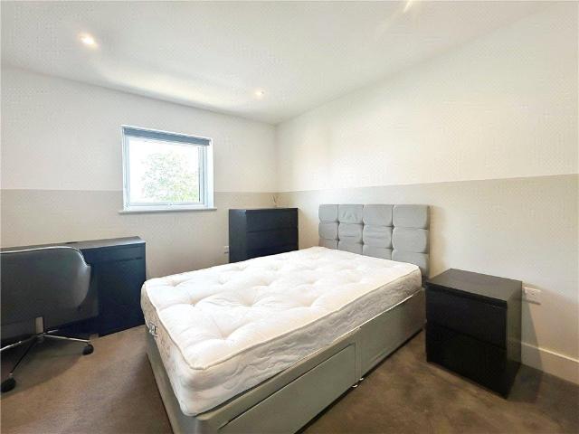 Room for rent in Westborough