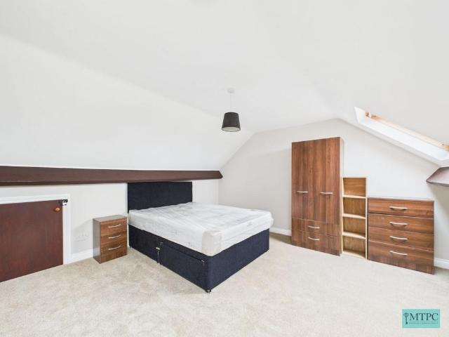 Room for rent in High Field, York
