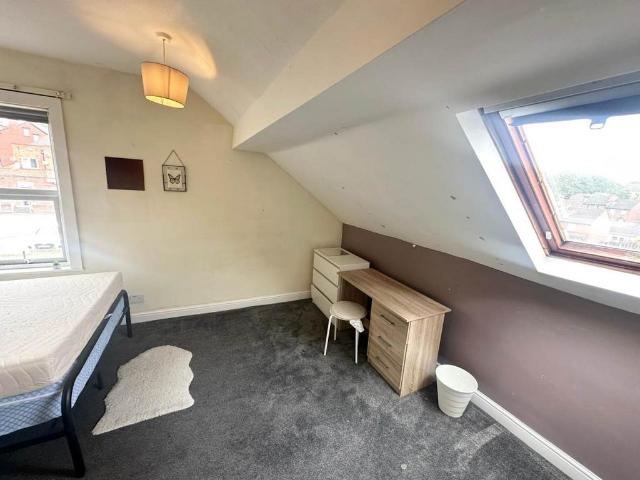 Room for rent in Burley, West Yorkshire