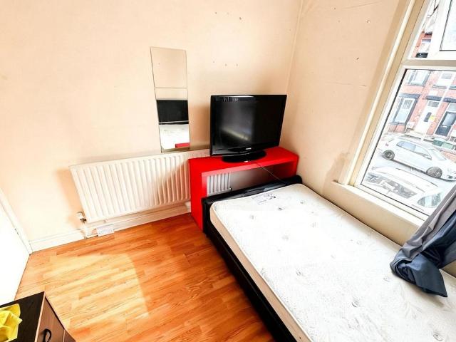 Room for rent in Beckett Park, Burley
