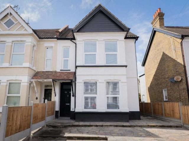 Room for rent in Kursaal Estate, Alton Barnes