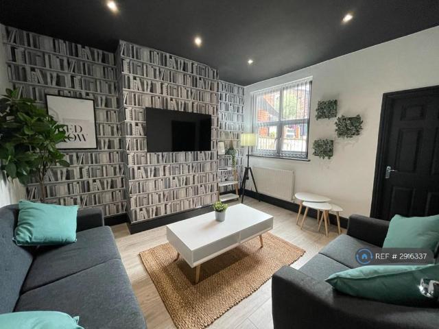 Room for rent in Northgate Village, Two Mills