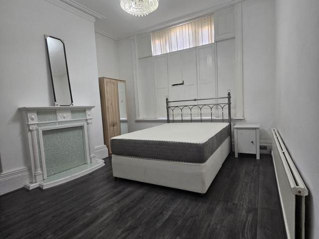 Room for rent in Burnedge, Greater Manchester