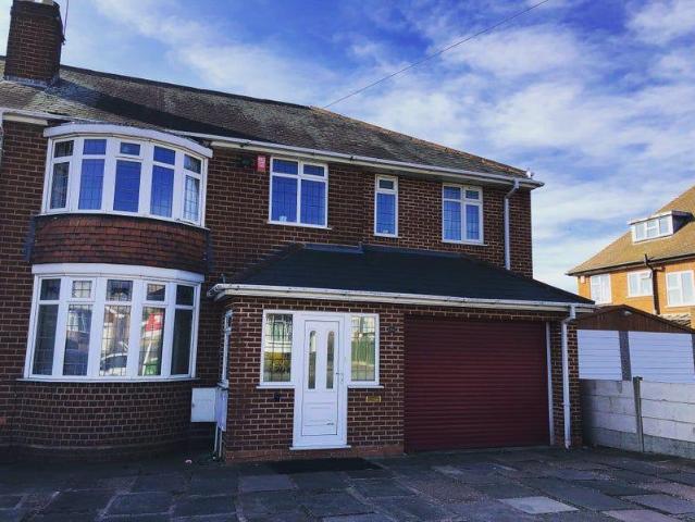 Room for rent in Dixons Green, West Midlands