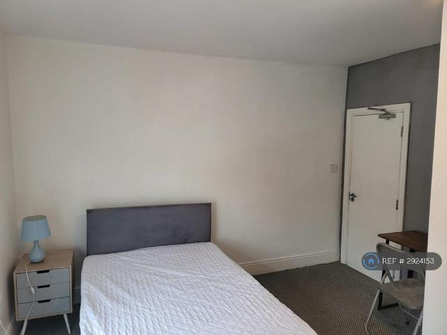 Room for rent in Chilvers Coton, Camp Hill