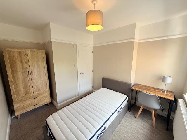 Room for rent in California, Key Street