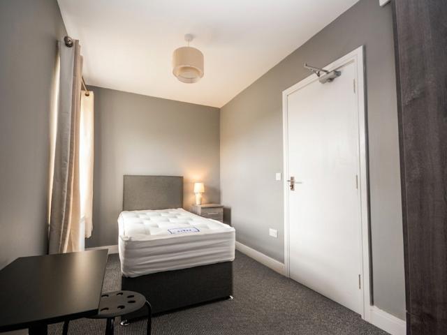 Room for rent in Heaton Park, Bury