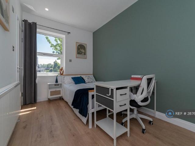 Room for rent in London Borough of Merton, Isle Of Man