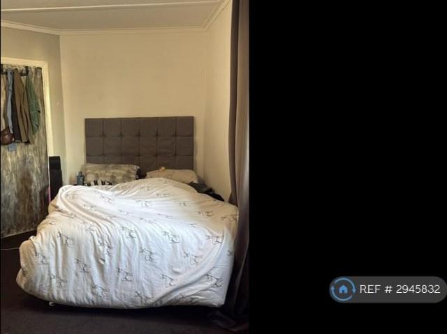 Room for rent in Charlton, Greater London