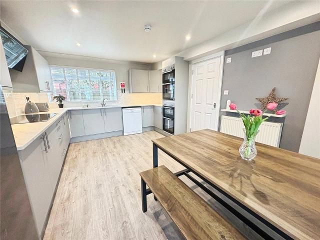 Room for rent in Digmoor, Roby Mill