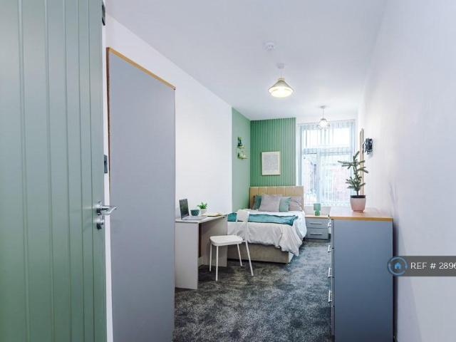 Room for rent in Lee Bank, Greater Manchester