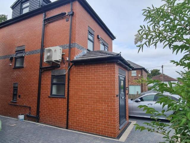 House for rent in Brinnington, Greater Manchester