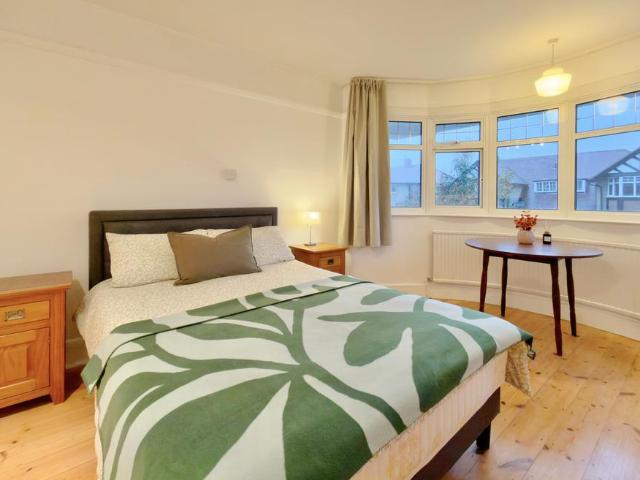 Room for rent in Little Stanmore, Greater London