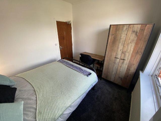 Room for rent in Staniland, Boston