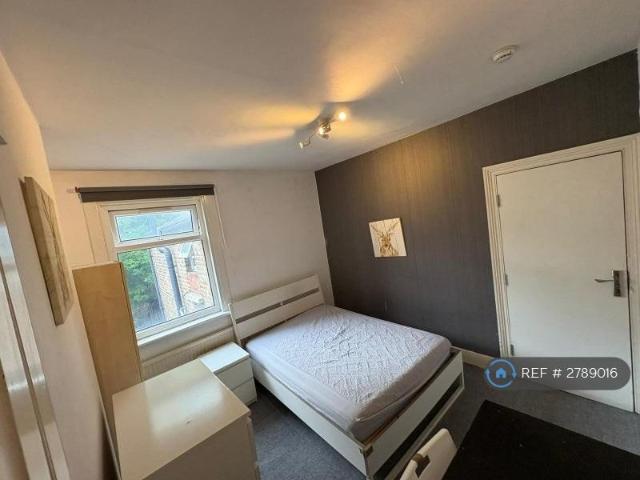 Room for rent in London Borough of Lewisham, Ladywell