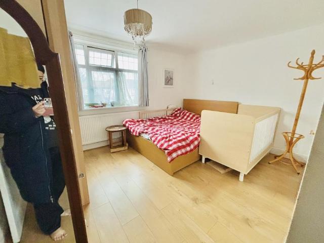 Room for rent in London Borough of Ealing, Perivale