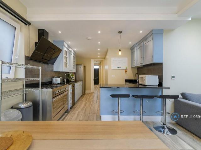 Room for rent in London Borough of Ealing, Park Royal