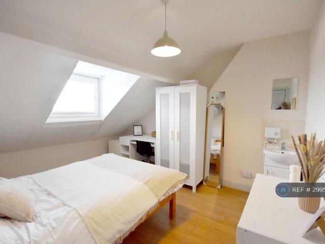 Room for rent in West End, Old Wharf