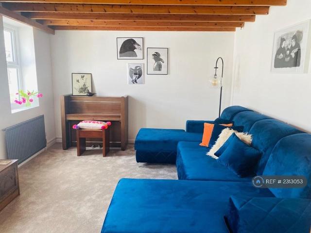 Room for rent in Gluvian, St Columb Major