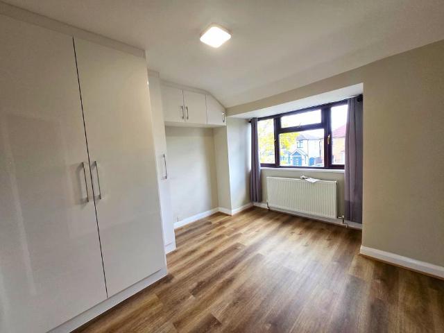 Room for rent in Gould's Green, Greater London