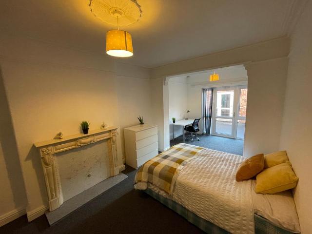 Room for rent in Northgate Village, Two Mills