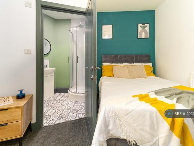 Room for rent in Lee Bank, Greater Manchester