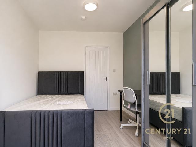Room for rent in Surbiton, Greater London