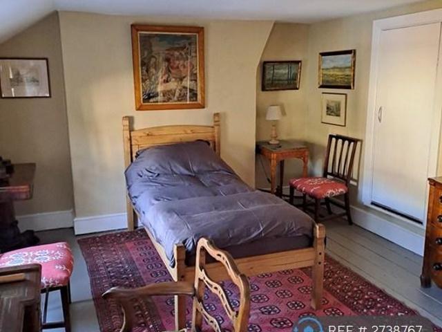 Room for rent in Stroud, School House
