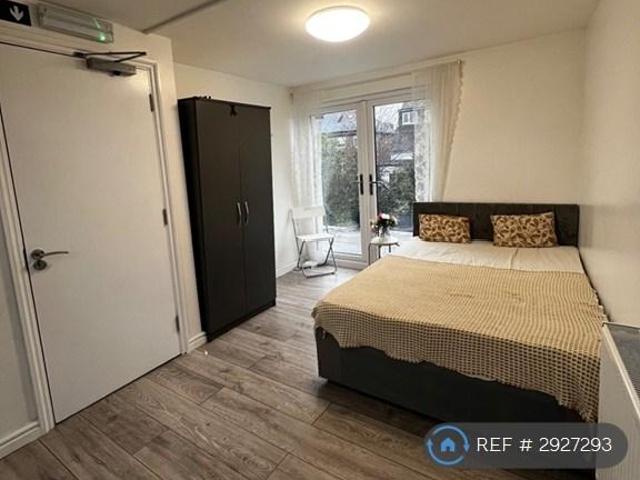 Room for rent in London Borough of Ealing, Greater London