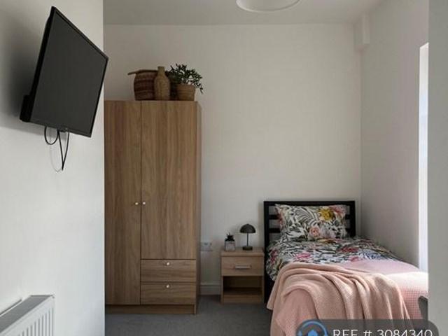 Room for rent in Cowhill, Oldham