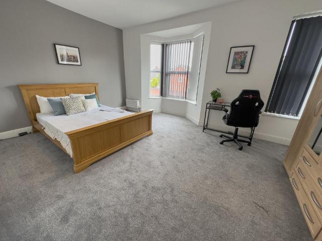 Room for rent in Elm Park, Calderstones