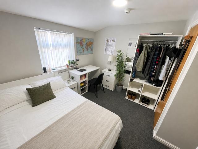 Room for rent in Falcon Lodge, Wales