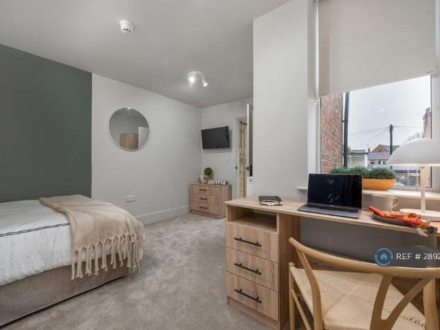 Flat for rent in Caldermill, East Midlands