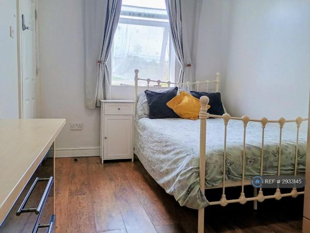 Room for rent in Woodside, Brierley Hill
