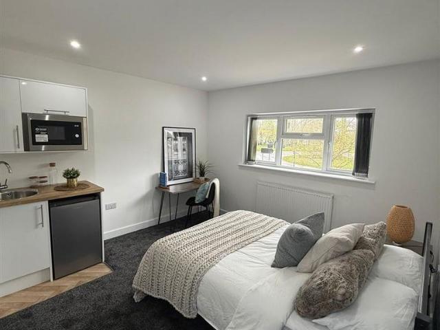 Room for rent in Cannon Park, West Midlands