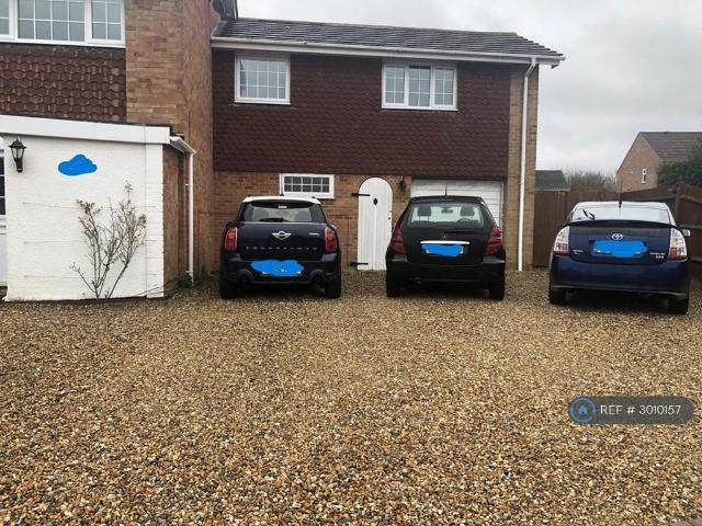Room for rent in West End, Heol-las