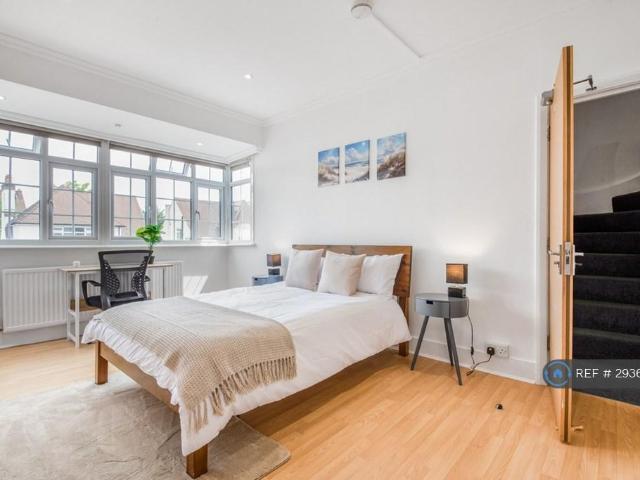 Room for rent in Widmore, Greater London