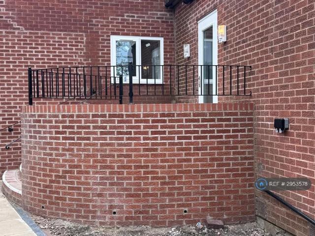 Room for rent in Pensnett, West Midlands