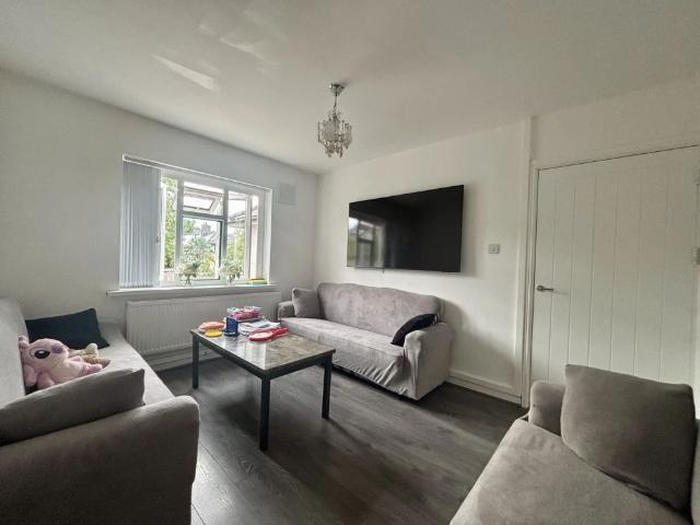 Room for rent in Cotteridge, West Midlands