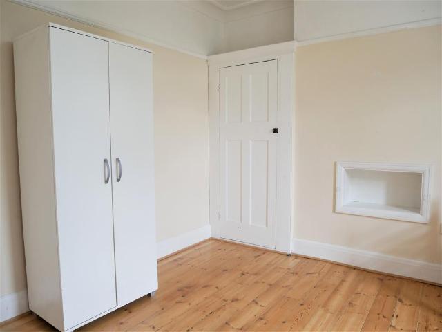 Room for rent in London Borough of Ealing, Park Royal
