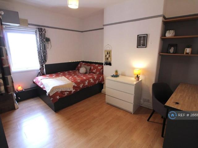 Room for rent in Northgate Village, Two Mills