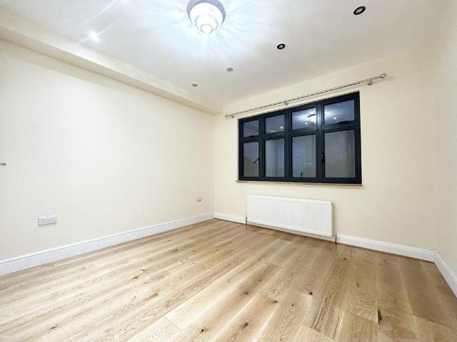 Room for rent in Lane, Greater London