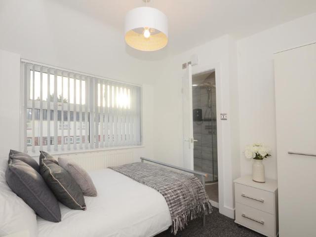 Room for rent in High Field, York