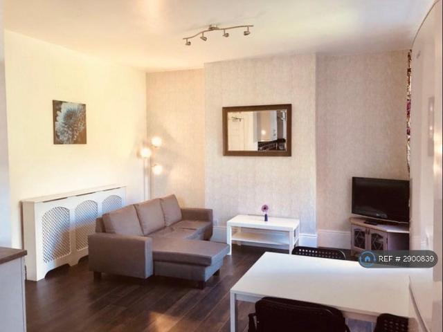 Room for rent in Stow Hill, Wales