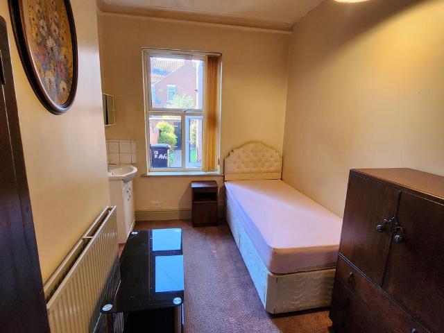 Room for rent in Hyde Park, South Yorkshire