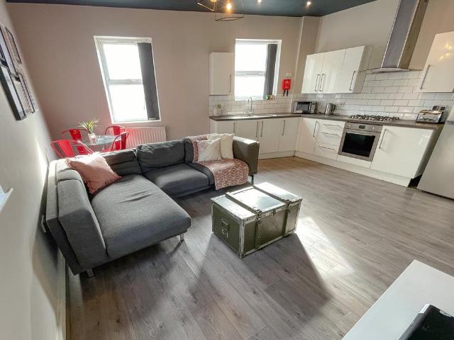 Room for rent in Kensington, Calderstones