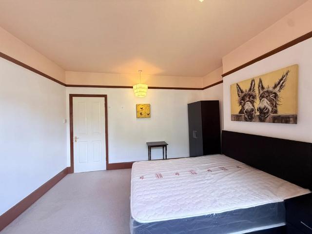 Room for rent in London Borough of Croydon, Purley