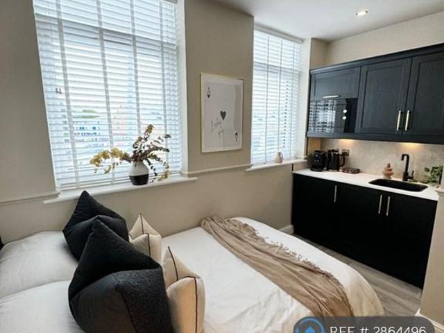 Room for rent in Moorside, Salford