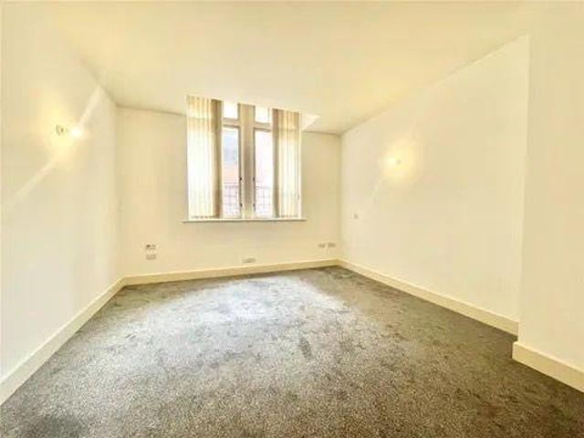 Room for rent in Pooley Green, Row Town